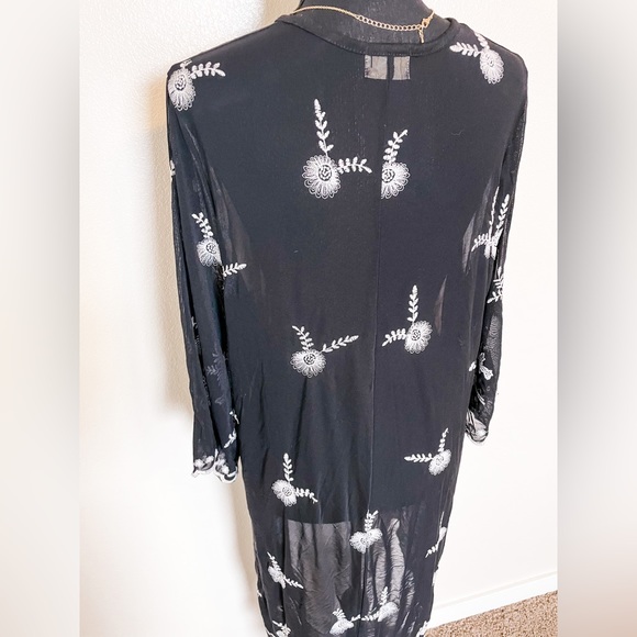 Pins and Needles Embroidered Black and White Sheer‎ Kimono Size L - Picture 8 of 9